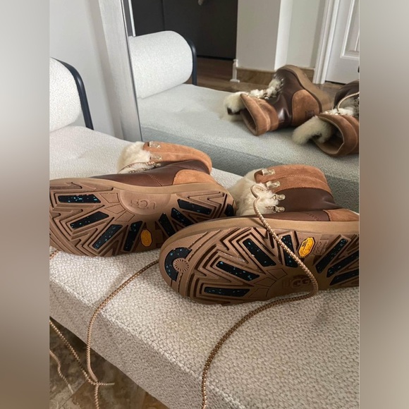 Ugg Viki Water-Resistant Mixed Leather Boots-Size 9 - Picture 10 of 10